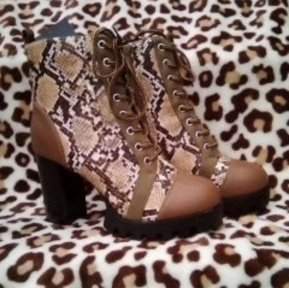 Snakeskin booties - Picture 2 of 5